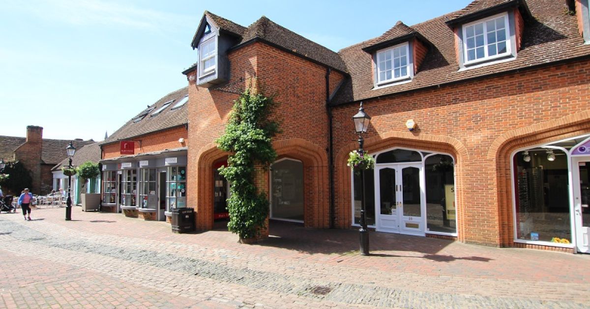 SHOP PROPERTY LET AT FARNHAM’S LION & LAMB YARD