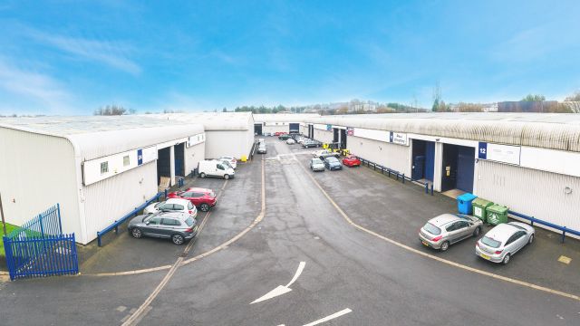 Logicor delivers new UK warehouse for Hoek Flowers